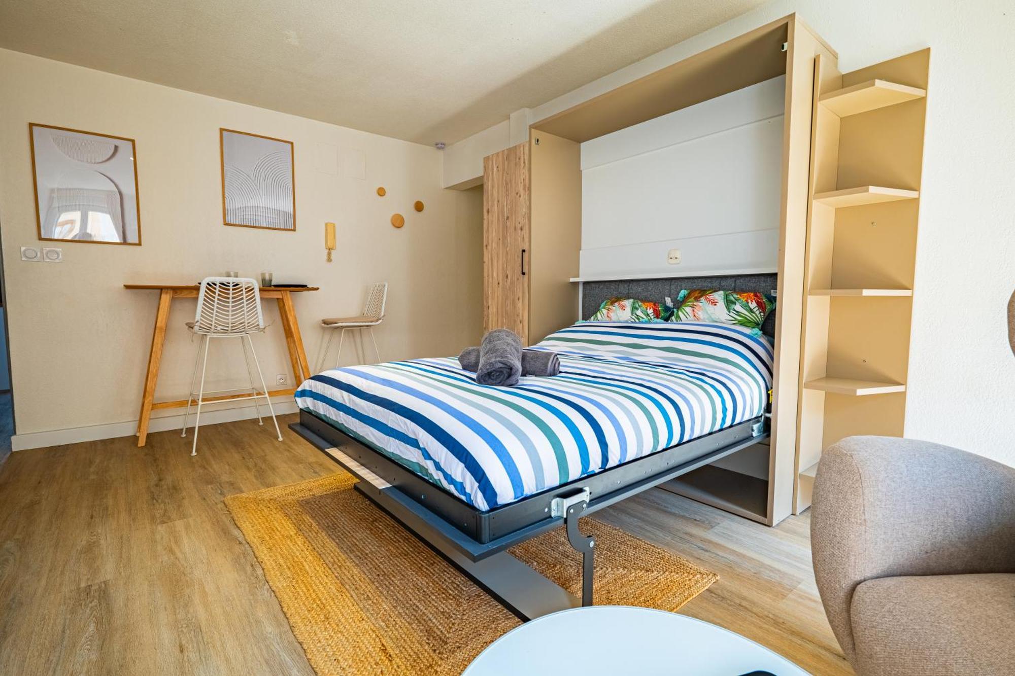 Les Du Castillet Apartment *